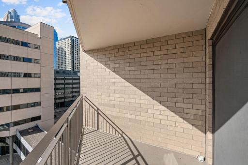 45-web-or-mls-121 Washington Ave S 702-19.jpg