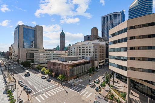 47-web-or-mls-121 Washington Ave S 702-21.jpg