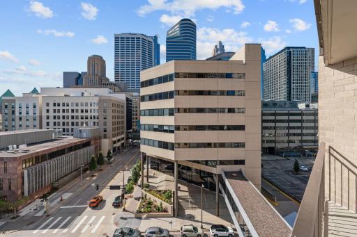 48-web-or-mls-121 Washington Ave S 702-22.jpg