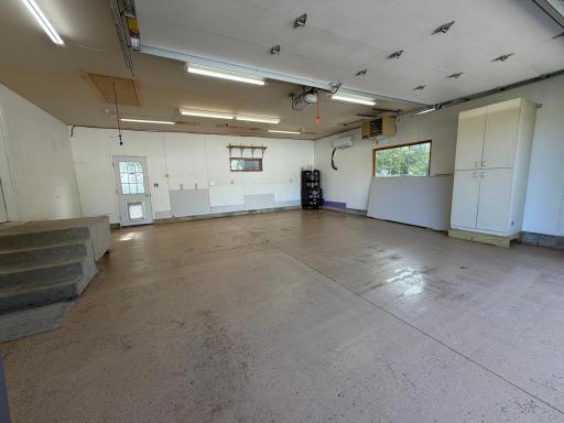 65 Huge 26x26 Garage with Heate and A-C.JPG