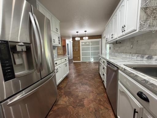 21 Kitchen.JPG