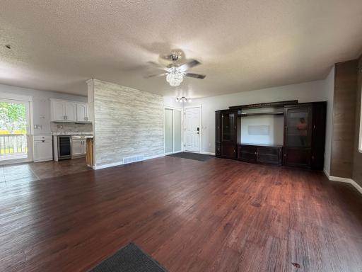 14 Living Room.JPG