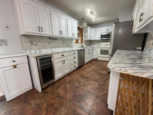 19 Kitchen.JPG