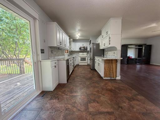 18 Kitchen.JPG