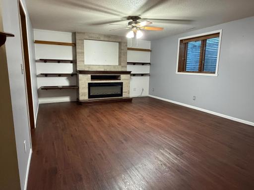 44 Family Room.JPG