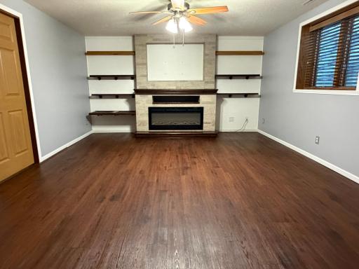 43 Family Room.JPG