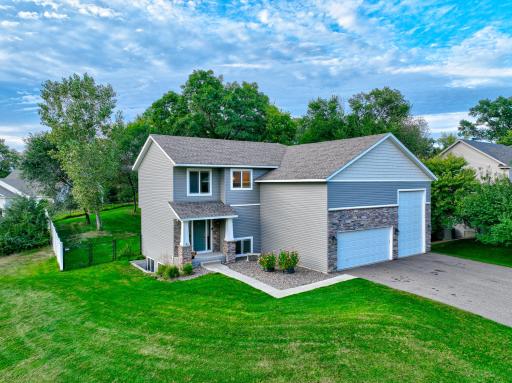 556 Pleasant Drive, Prescott, WI 54021