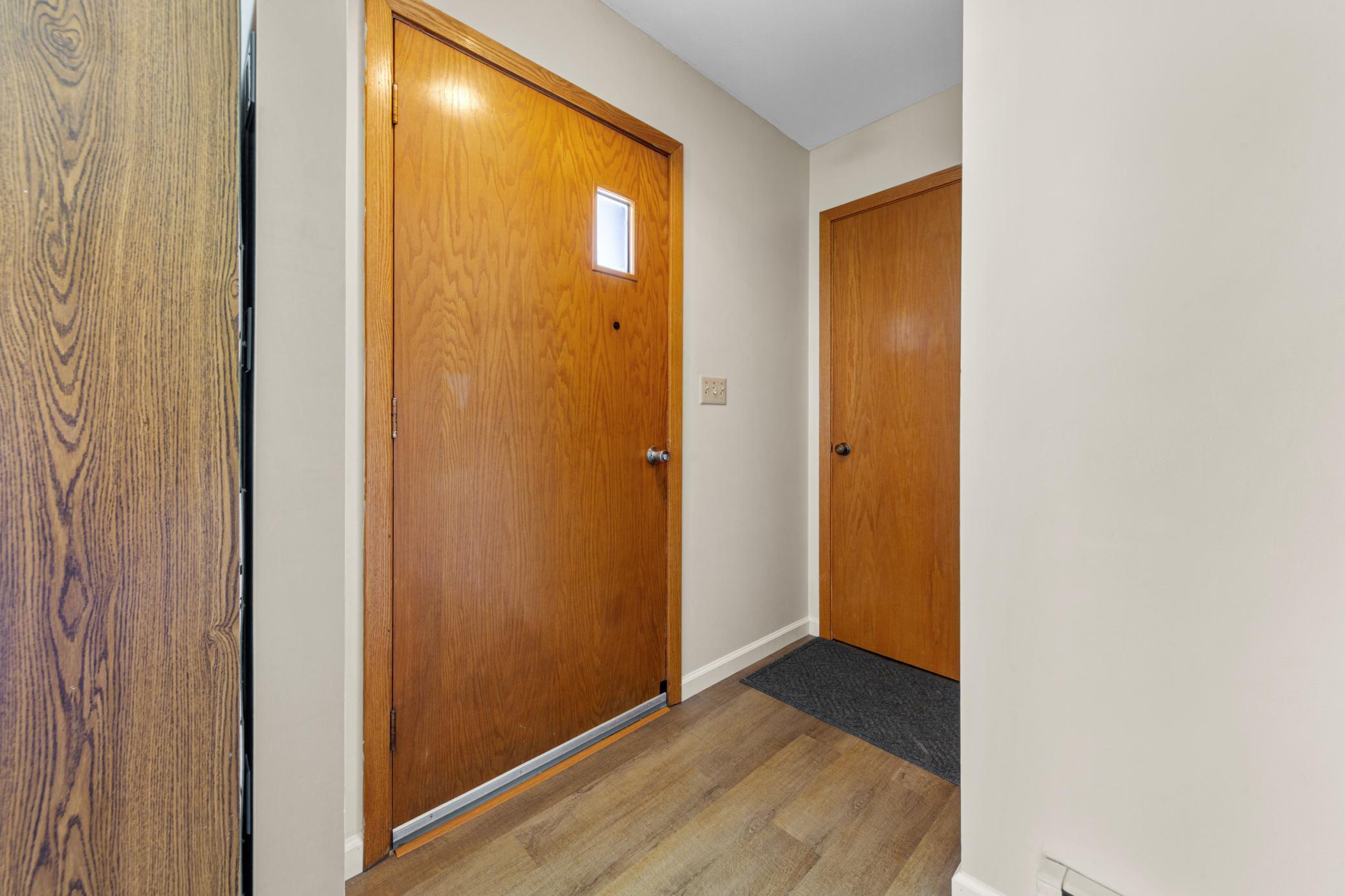 8 entry_foyer.jpg