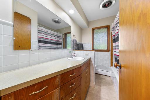 905 4th Avenue SE, Waseca, MN 56093