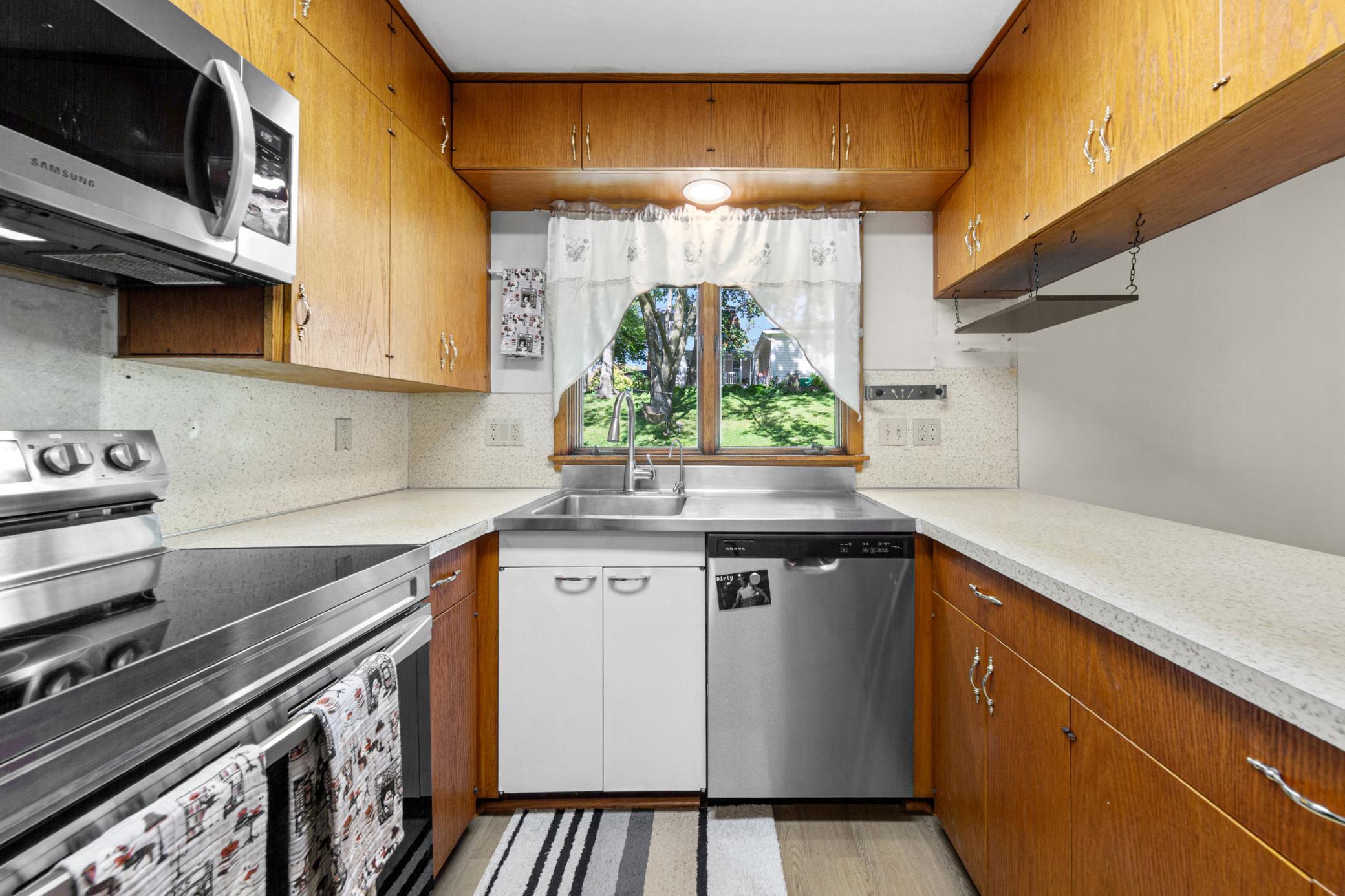 17 kitchen.jpg