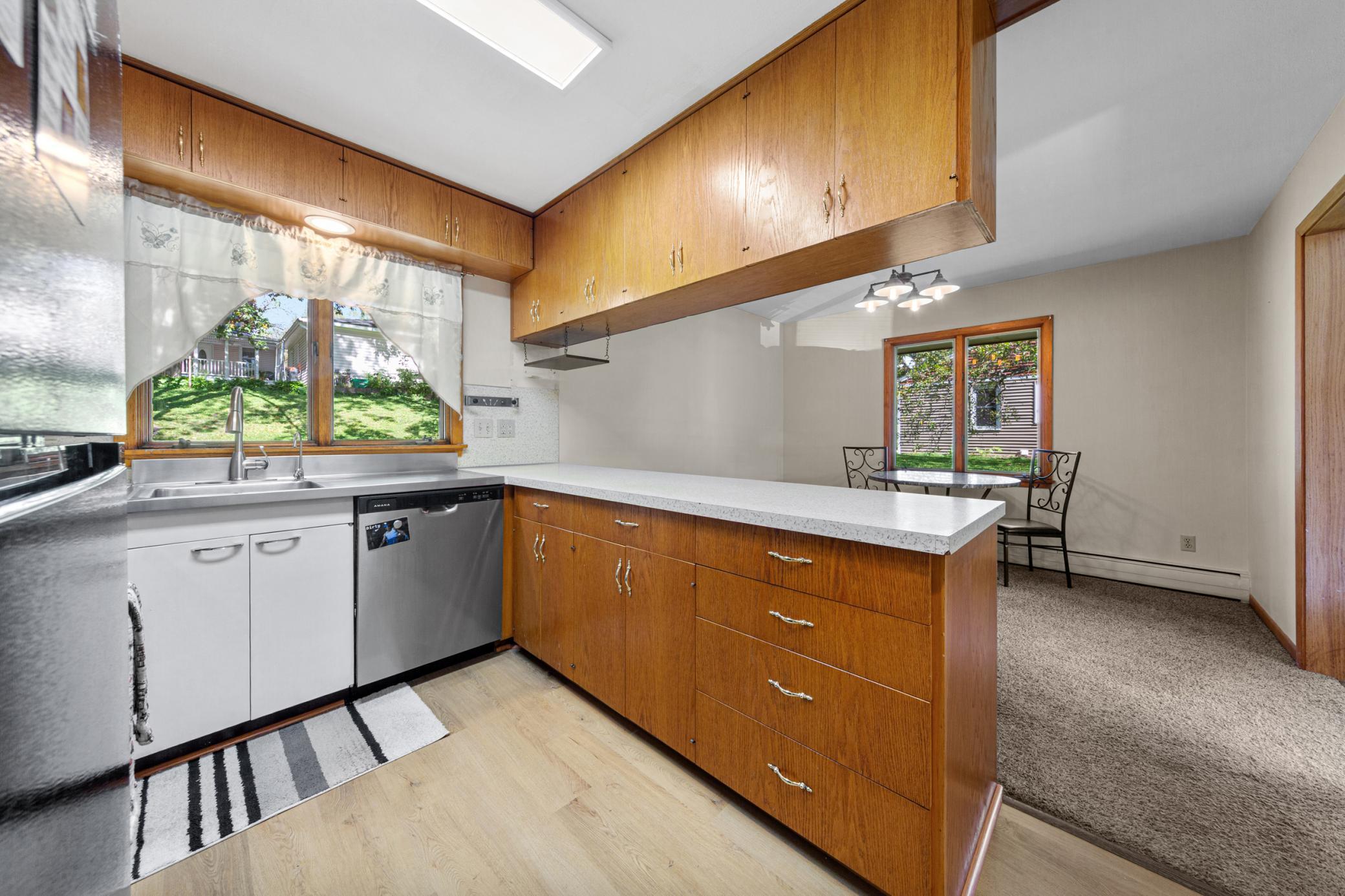 20 kitchen.jpg