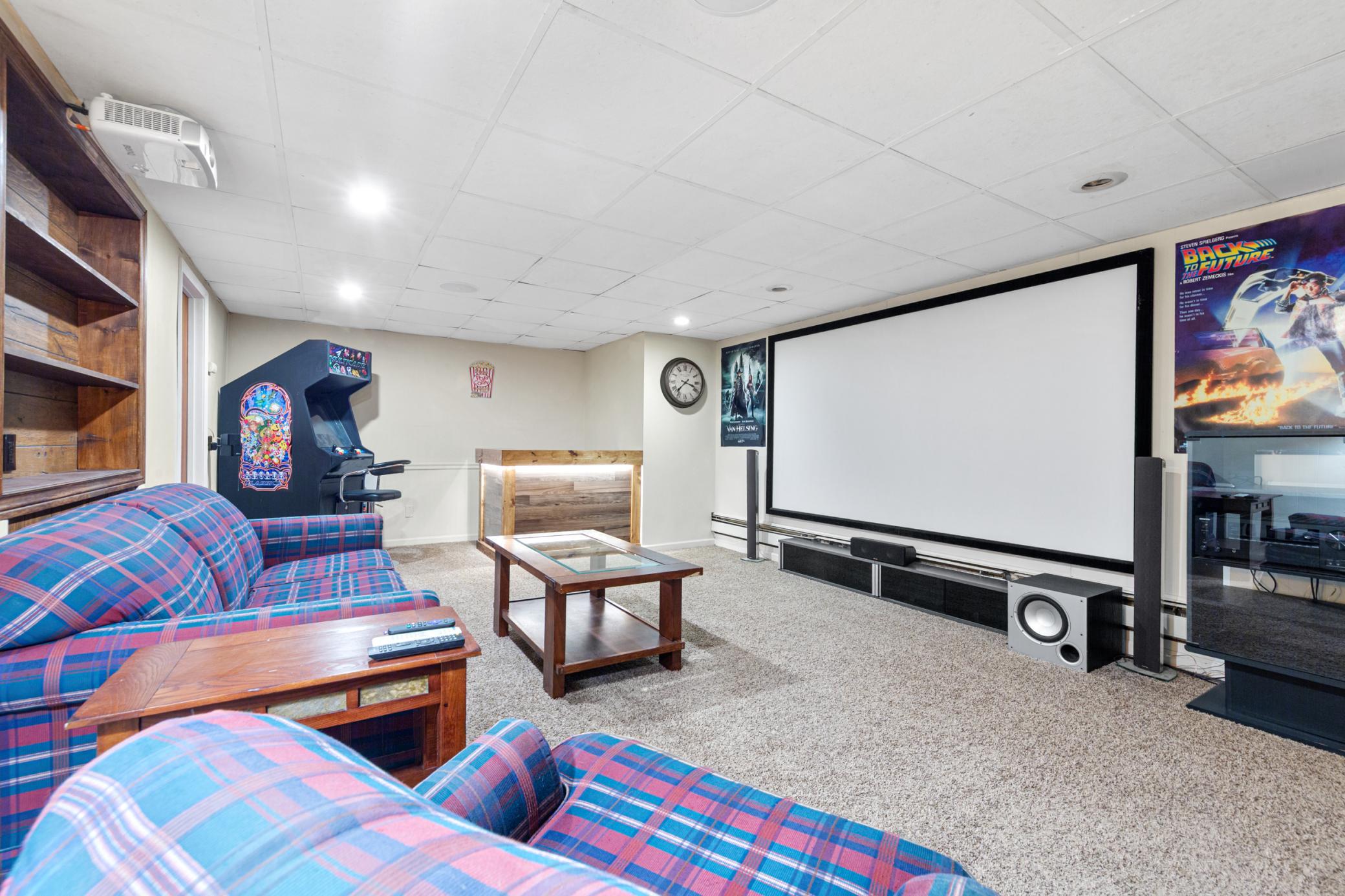 27 family room_lower.jpg