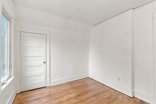 30-web-or-mls-1315 19th Ave NE Interior-23.jpg