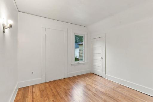 29-web-or-mls-1315 19th Ave NE Interior-22.jpg