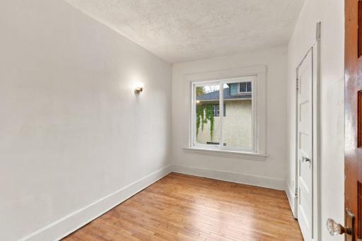 27-web-or-mls-1315 19th Ave NE Interior-20.jpg