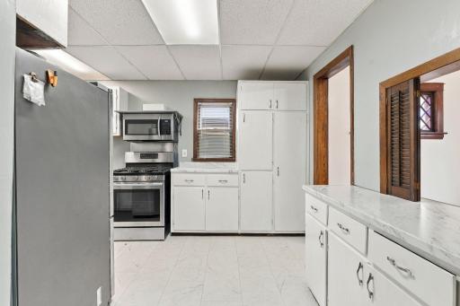 18-web-or-mls-1315 19th Ave NE Interior-11.jpg