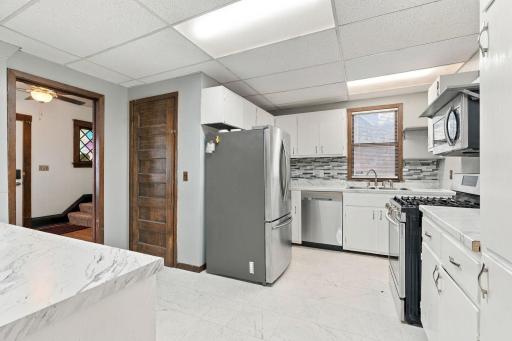 17-web-or-mls-1315 19th Ave NE Interior-10.jpg
