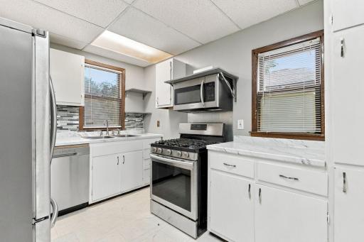 19-web-or-mls-1315 19th Ave NE Interior-12.jpg