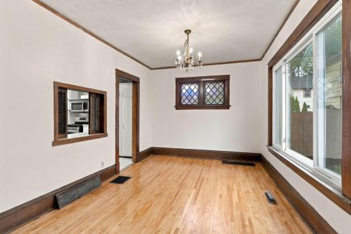 13-web-or-mls-1315 19th Ave NE Interior-6.jpg
