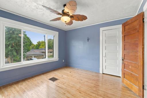 24-web-or-mls-1315 19th Ave NE Interior-17.jpg