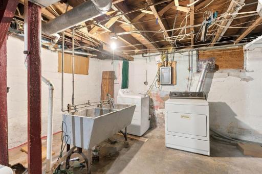 35-web-or-mls-1315 19th Ave NE Interior-28.jpg