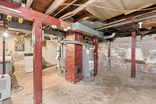 36-web-or-mls-1315 19th Ave NE Interior-29.jpg