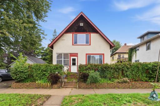 1-web-or-mls-1315 19th Ave NE Exteriors-1.jpg