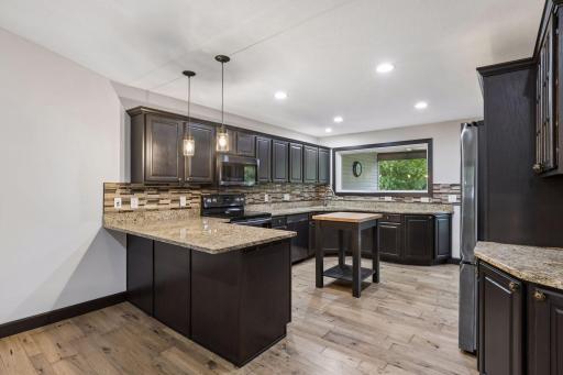 980 Carriage Lane, Chaska, MN 55318