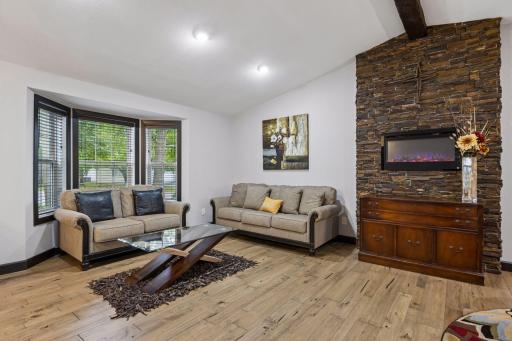 980 Carriage Lane, Chaska, MN 55318