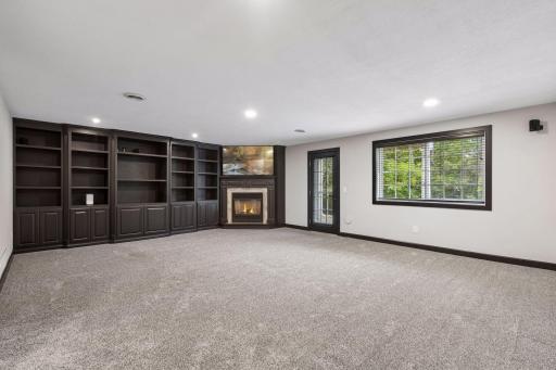 980 Carriage Lane, Chaska, MN 55318