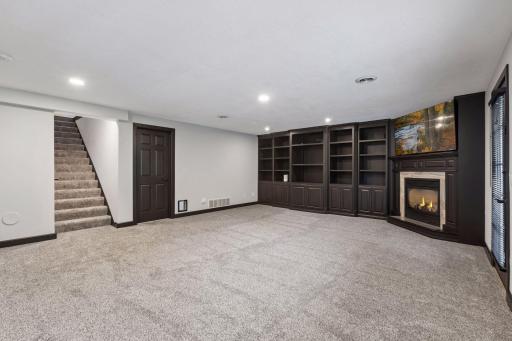 980 Carriage Lane, Chaska, MN 55318