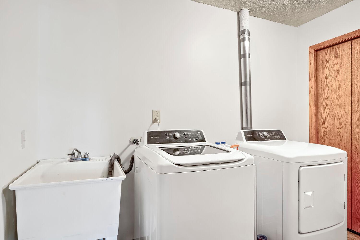 1024 1st St - Web Quality - 011 - 11 Laundry Room.jpg