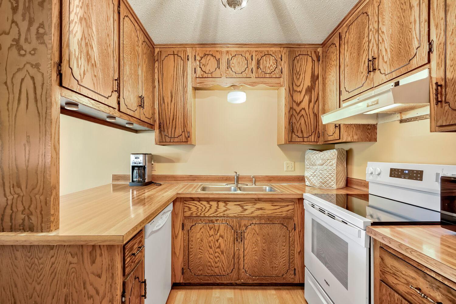 1024 1st St - Web Quality - 004 - 04 Kitchen.jpg