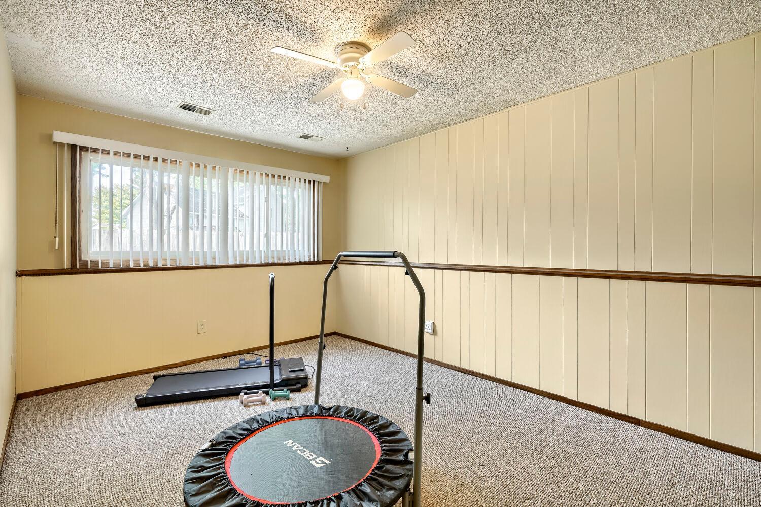 1024 1st St - Web Quality - 005 - 05 Family Room.jpg