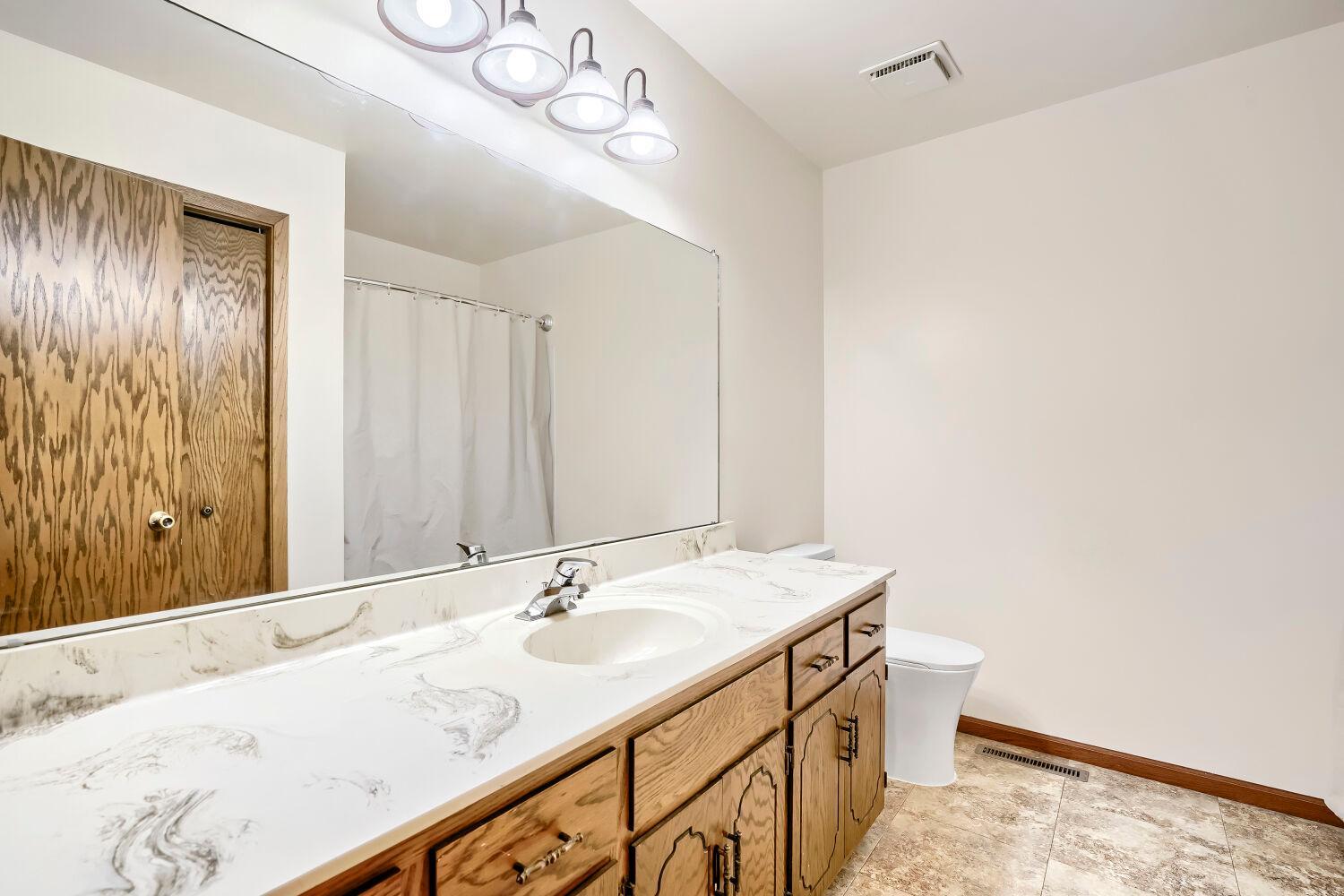 1024 1st St - Web Quality - 009 - 09 Bathroom.jpg