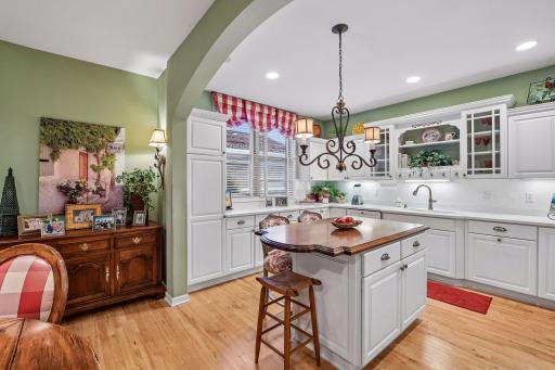 740 Widsten Circle, Wayzata, MN 55391