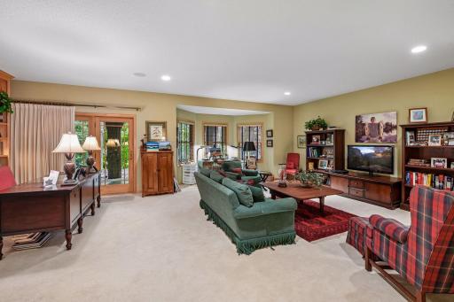 740 Widsten Circle, Wayzata, MN 55391