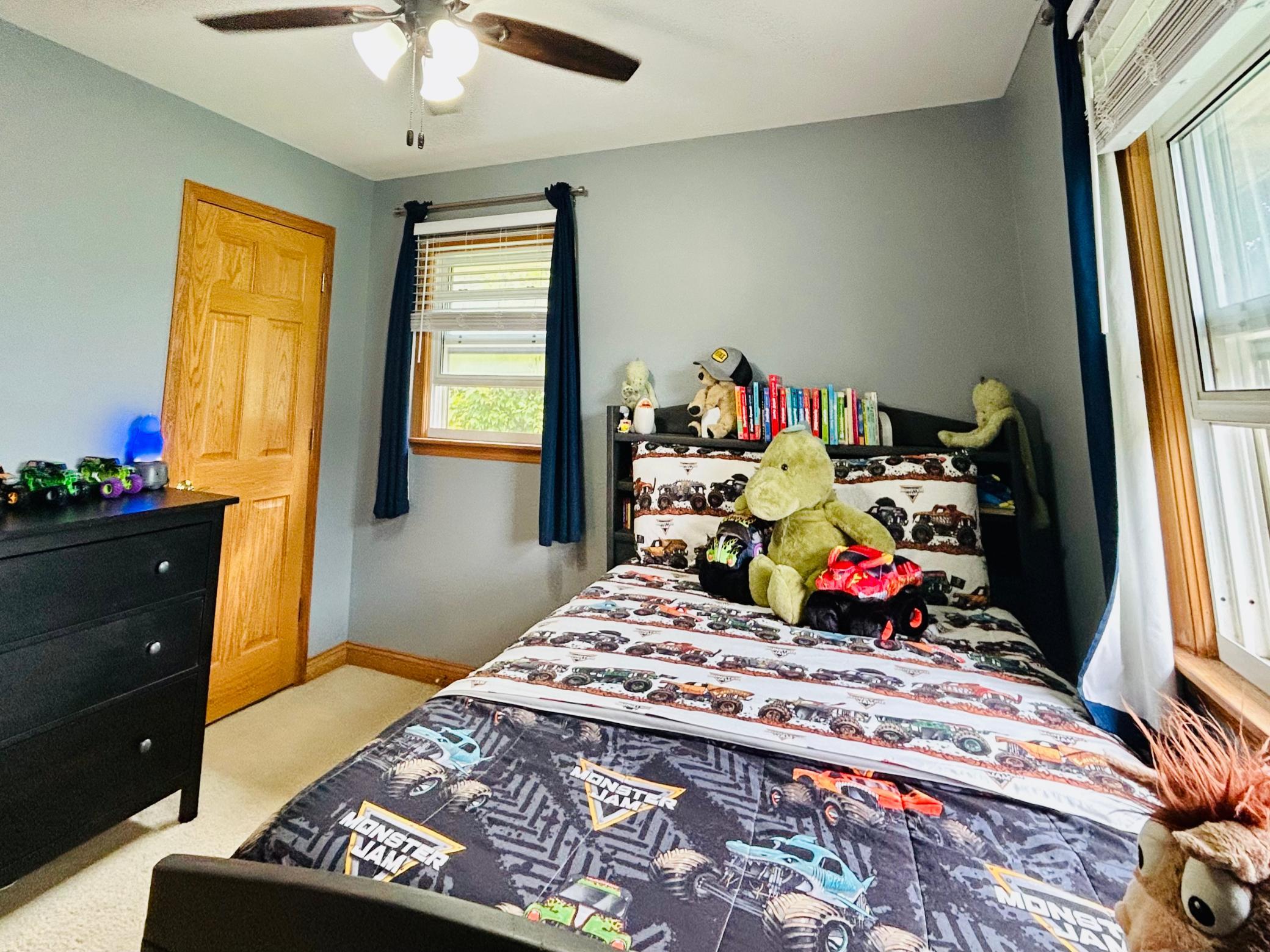 Another awesome size room with plenty of play space