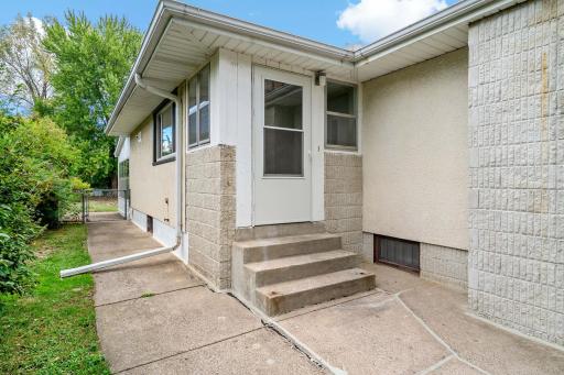 1579 Leone Avenue, Saint Paul, MN 55106