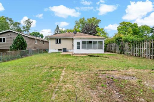 1579 Leone Avenue, Saint Paul, MN 55106