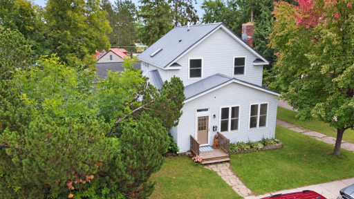 702 1st Avenue NW, Chisholm, MN 55719