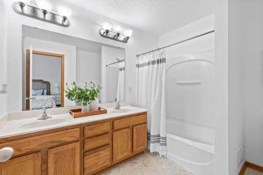 The private ensuite bathroom features a double vanity, tub/shower combination, and access to a 6x6 walk-in closet.