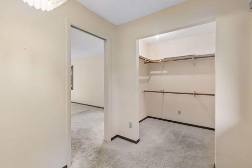 2716 Isle Royale Court, Burnsville, MN 55337