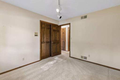 2716 Isle Royale Court, Burnsville, MN 55337