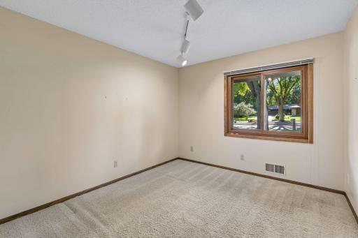 2716 Isle Royale Court, Burnsville, MN 55337