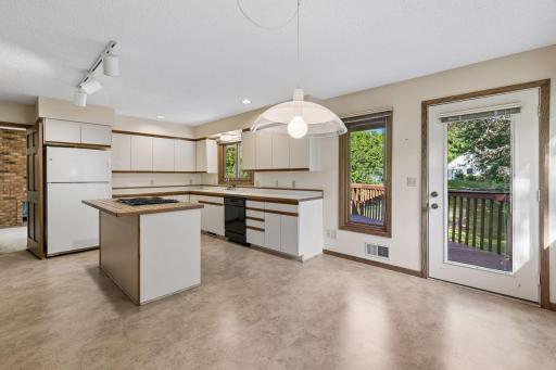 2716 Isle Royale Court, Burnsville, MN 55337