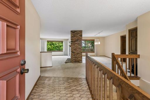 2716 Isle Royale Court, Burnsville, MN 55337