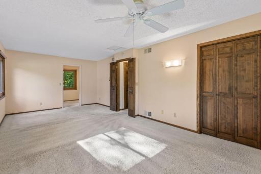 2716 Isle Royale Court, Burnsville, MN 55337