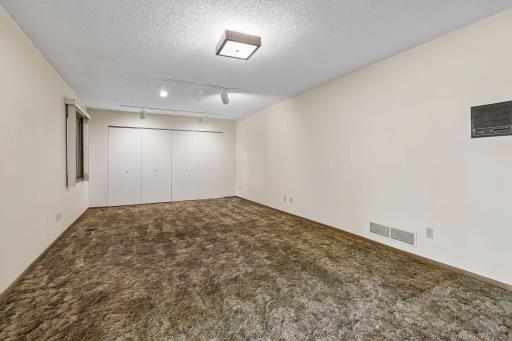 2716 Isle Royale Court, Burnsville, MN 55337