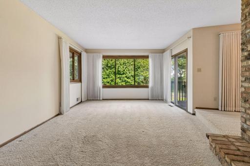2716 Isle Royale Court, Burnsville, MN 55337
